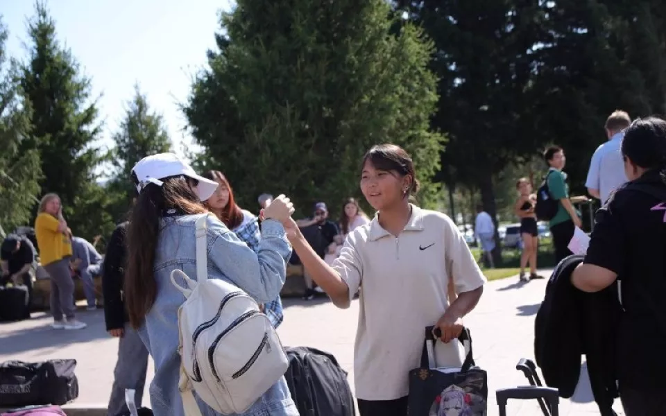 Дети участников СВО вернулись в Республику Алтай с отдыха в Санкт-Петербурге