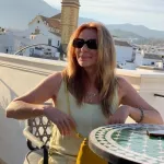 60-летняя Алена Апина похвасталась стройной фигурой в бикини. Фото