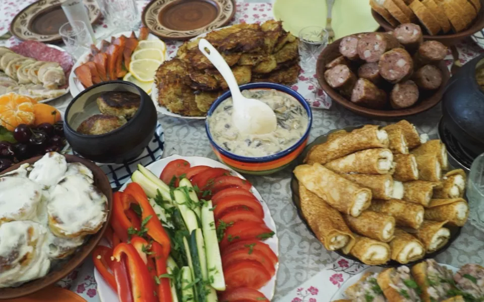 Все к столу!: семейные традиции алтайских белорусов и секреты их уникальной кухни