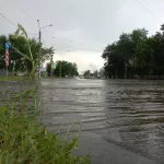 Две улицы перекрыли в Барнауле из-за подтопления после ливня