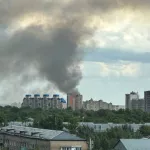 В Барнауле черный дым от пожара виден из других районов. Что произошло