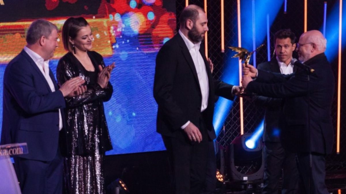 Семен Слепаков и Петр Буслов получили премию "Ника" за сериал "Домашний арест"
