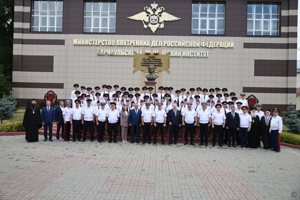 Выпуск специалистов для органов внутренних дел в Барнауле