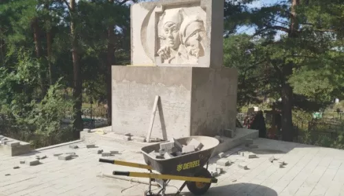 На Булыгинско-Кировском кладбище ремонтируют памятник погибшим от ран солдатам