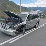 В Республике Алтай столкнулись три иномарки, два человека пострадали