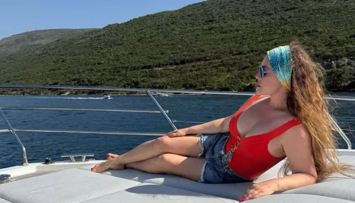 Телеведущая Екатерина Андреева выпила кровь моллюсков ради молодости. Видео