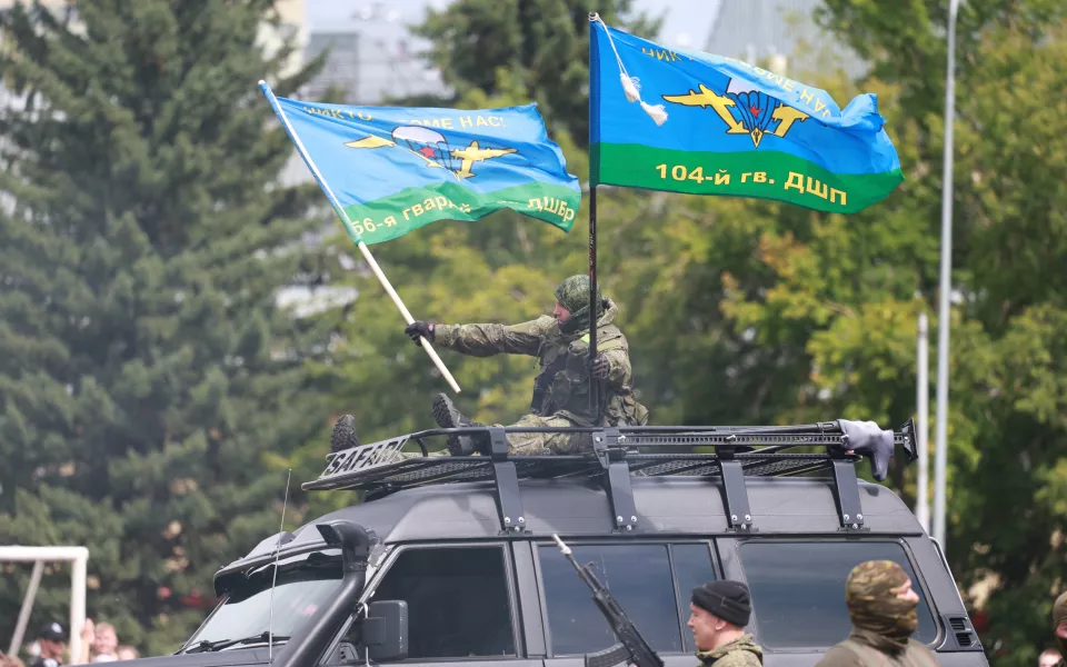 Панихида и возложение цветов: как пройдет День ВДВ в Барнауле