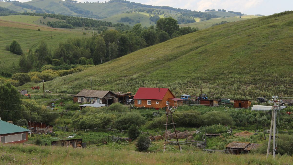 Солонешенский район. Маленькая деревня по дороге к селу Большая Тихая