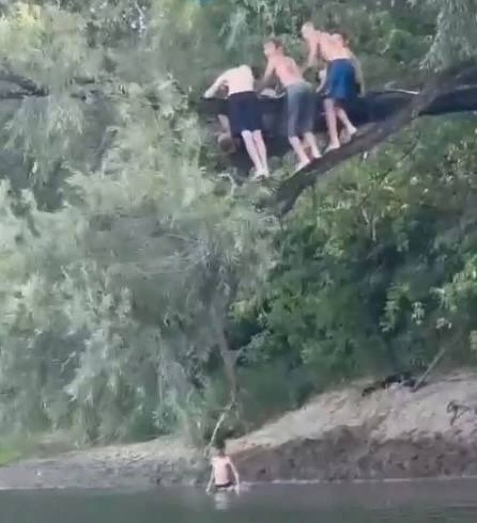 Детям запрещено находиться у водоемов без присмотра взрослых