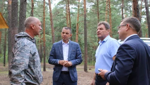Вице-мэр Барнаула приехал с проверкой в городской лес