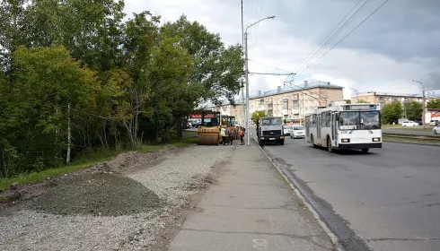 В Барнауле ремонтируют тротуары под контролем жителей и администрации