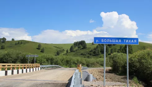 Маршрут построен: на Алтае возвели непотопляемый мост к 100-летнему селу. Фото