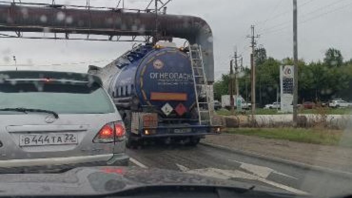 Пробка на шоссе Ленточный бор