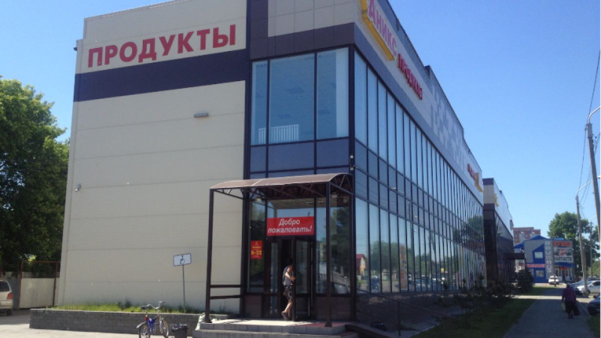 Подростков шваброй выгнали из магазина в Барнауле