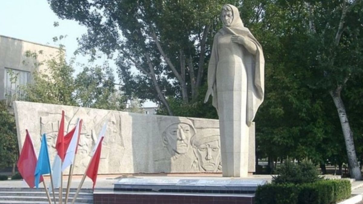 Вандалы осквернили памятник "Родина-мать" в Ставрополье