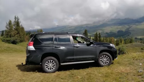 Семиместный Land Cruiser в комплектации Luxe продают за 3,5 млн рублей в Горном Алтае