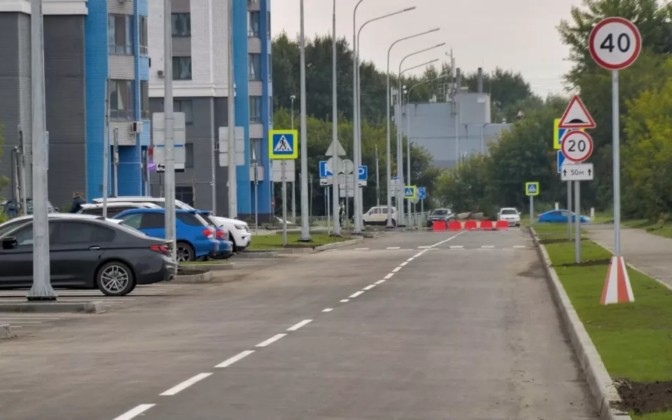 Новую дорогу в большом районе новостроек построили досрочно в Барнауле
