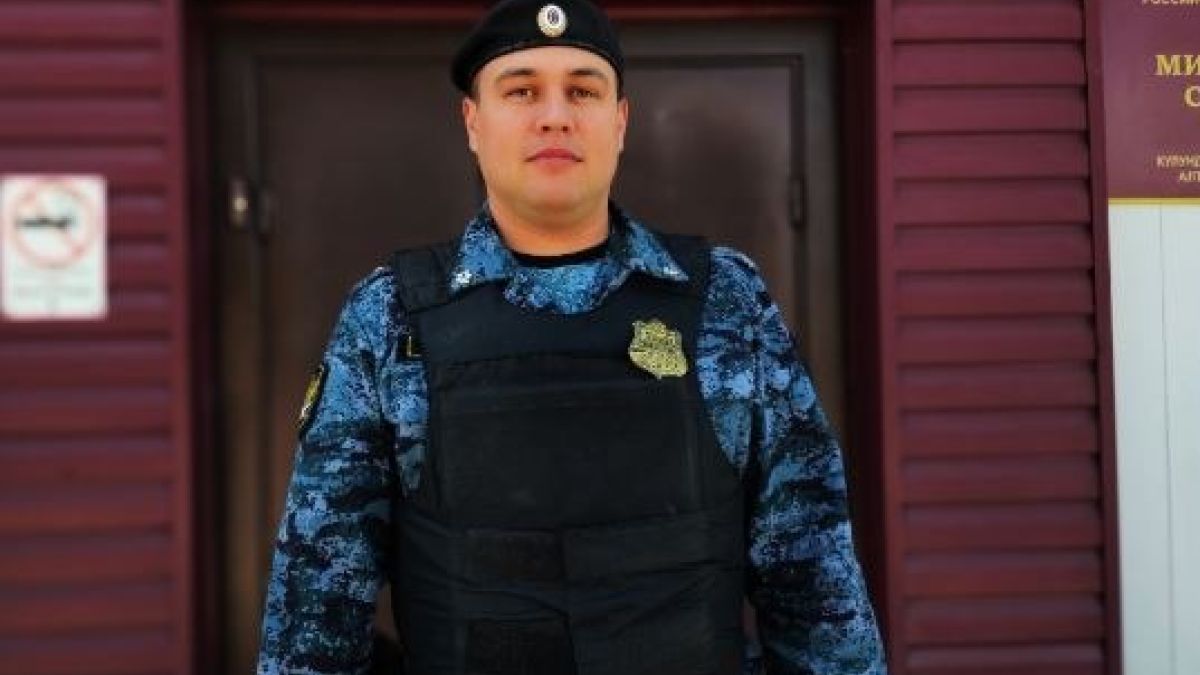 Судебный пристав Андрей Галкин