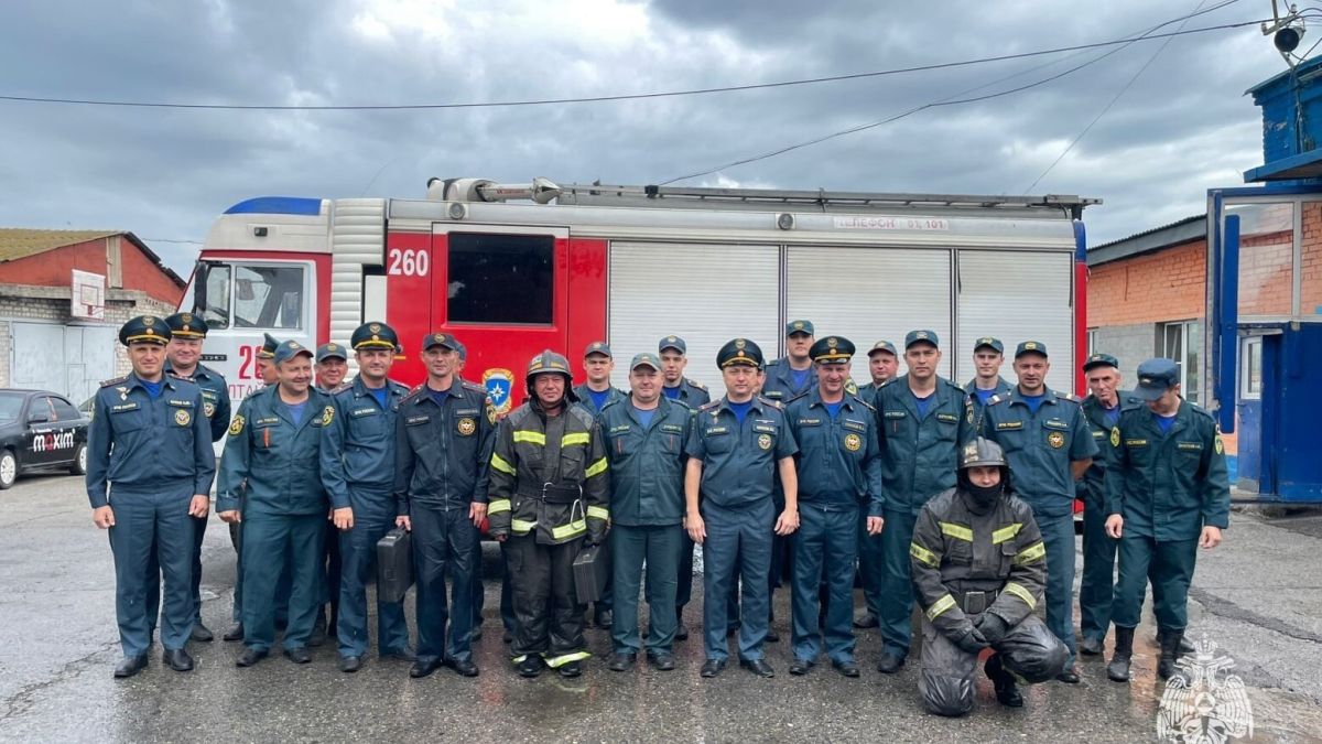 Коллектив 26-й пожарно-спасательной части Новоалтайска