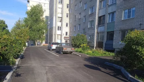 В 24 барнаульских дворах по нацпроекту заасфальтировали дороги
