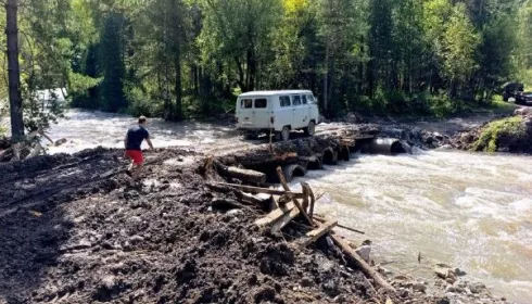 Объездную дорогу через реку Элекмонар вновь восстановили в Республике Алтай