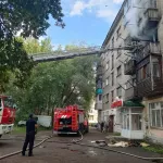 Пожар захватил квартиру в многоэтажке в Рубцовске. Потребовалась помощь детям