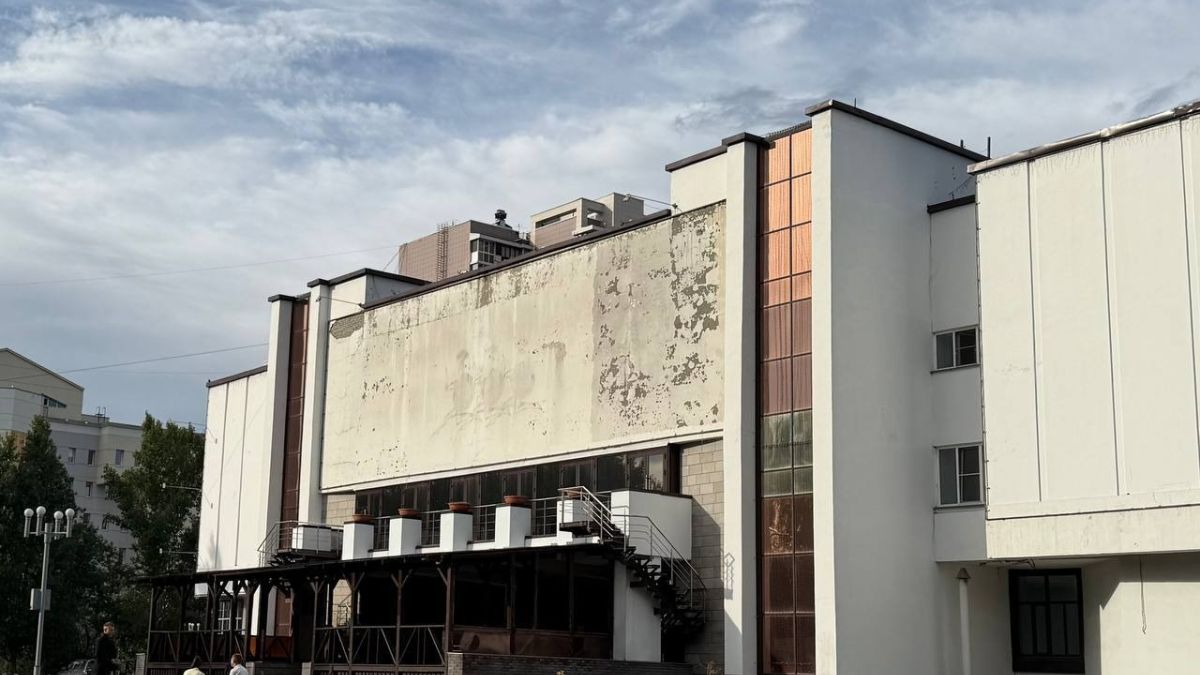 Со здания на Красноармейском, 36 сняли вывеску