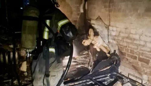 Пожар уничтожил квартиру в барнаульской шестиэтажке