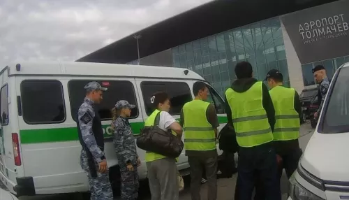 Пятерых нелегальных мигрантов выдворили из Алтайского края