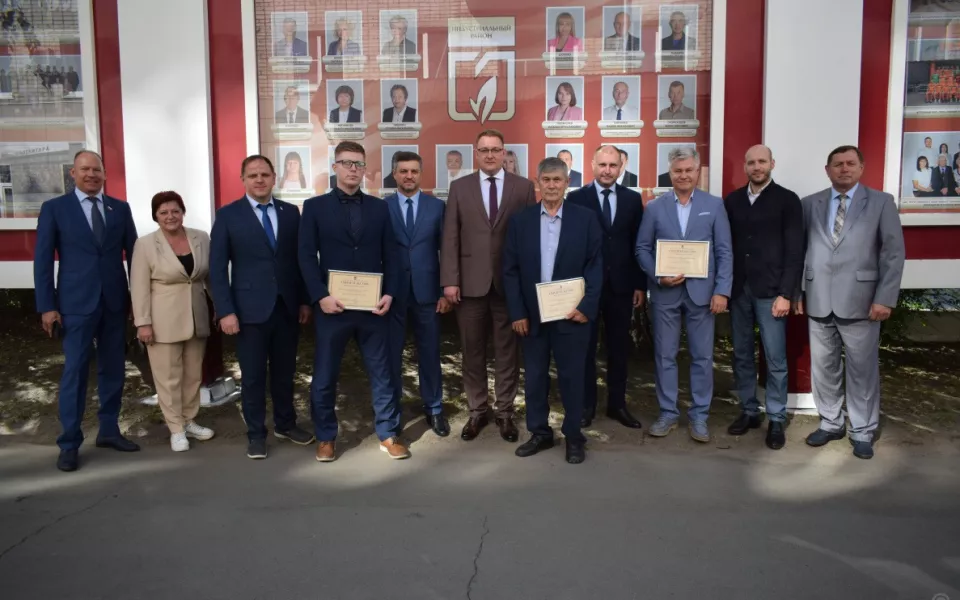 На Доску почета Индустриального района нанесли новые имена и трудовые коллективы