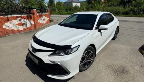 Toyota Camry с мини-пробегом продают в Горно-Алтайске за 4,3 млн рублей. Фото