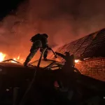 Стали известны подробности ночного пожара со взрывом в Барнауле