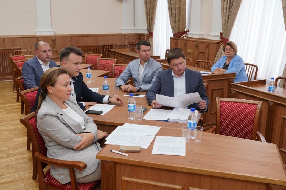Заседание комитета по городскому хозяйству, градостроительству и землепользованию Заседание комитета по городскому хозяйству, градостроительству и землепользованию
