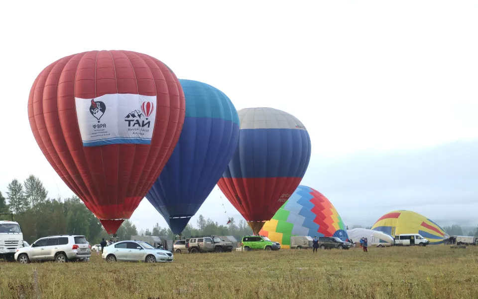Небо Алтая: как в Горном прошло открытие первого фестиваля воздухоплавания. Фото