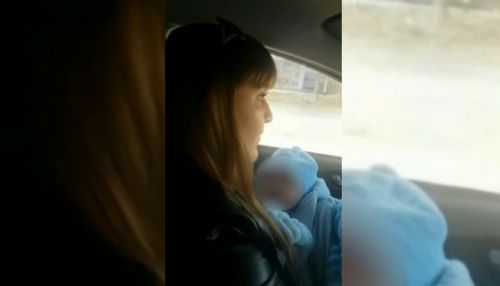Жительница Челнов прокатилась за рулем с младенцем на руках