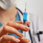 Минпросвещения предлагает не пускать в школу детей без прививок