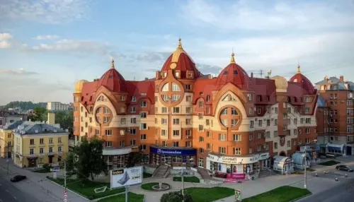 Трехэтажную квартиру в 324 квадрата продают в центре Барнаула почти за 73 млн руб.