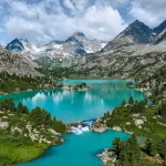 Фотограф показал одно из самых труднодоступных озер Горного Алтая. Сказочные кадры