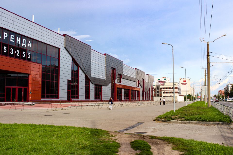 Здание ТРЦ на улице Балтийская, 34. Август 2025 года