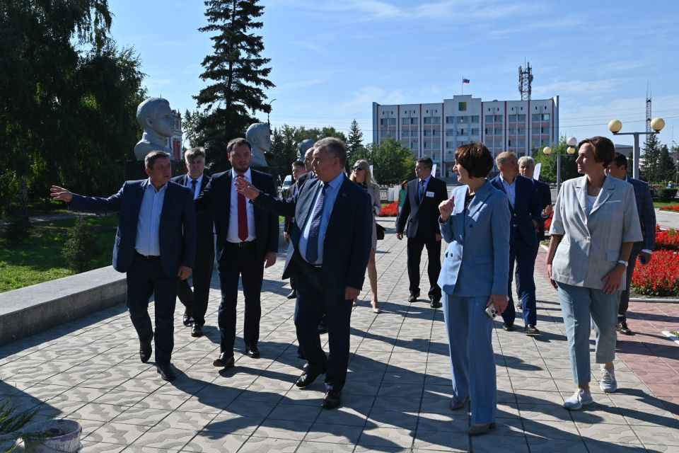 Визит краевого парламента в Славгород