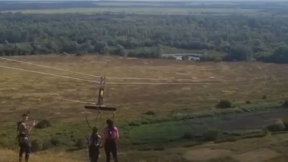 Туристы разбились на зиплайне