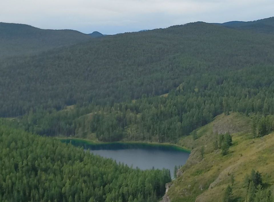 Республика Алтай. Одно из озёр Уч-Кёль.
