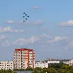Русские Витязи пролетели в небе над Барнаулом: как это было. Эффектные кадры