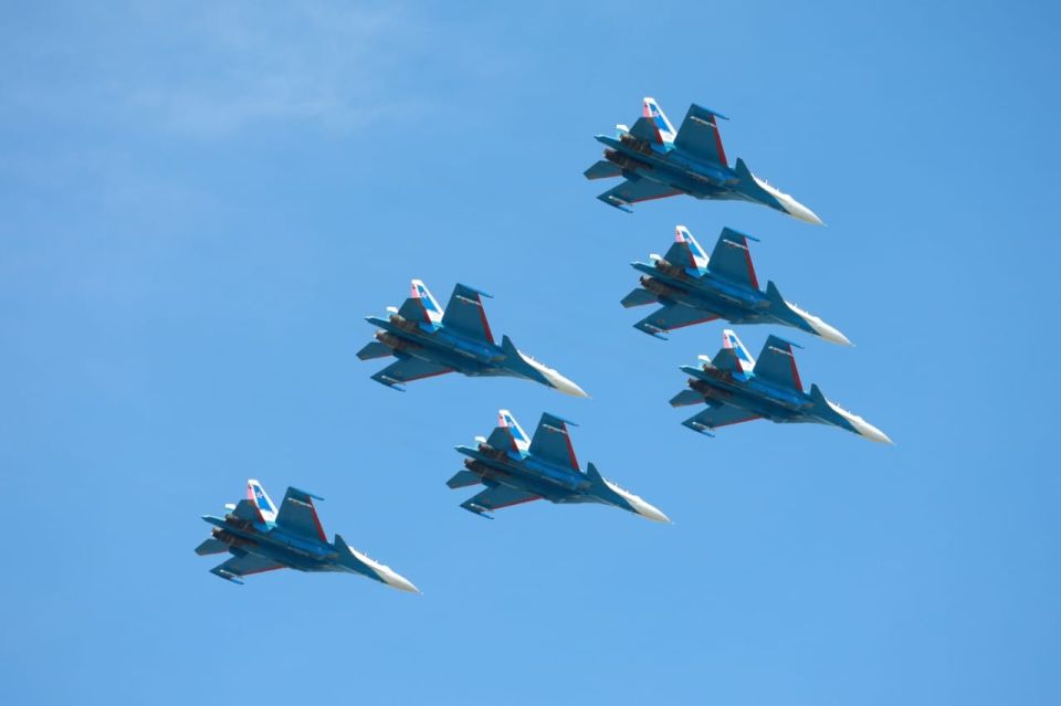 Торжественная встреча пилотов "Русских витязей" в Барнауле Торжественная встреча пилотов "Русских витязей" в Барнауле