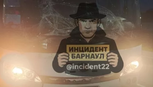 Автобус из Барнаула в Толмачево попал в серьезное ДТП на трассе