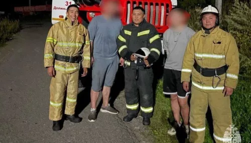 Туристы забрались на гору в Республике Алтай и не смогли спуститься