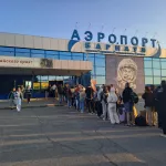 Задержки до трех часов: в аэропорту Барнаула утром собралась большая очередь