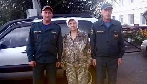 Пожилая алтайская сельчанка отправилась с мужем за грибами и заблудилась в лесу