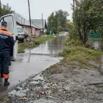 Затопленные улицы и протекающие крыши: последствия сильного ливня в Барнауле