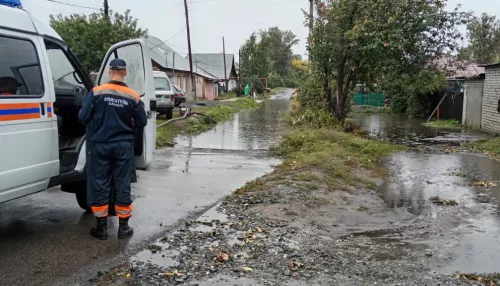 Затопленные улицы и протекающие крыши: последствия сильного ливня в Барнауле